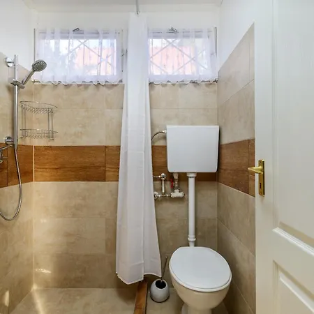 Csendliget Apartment *
